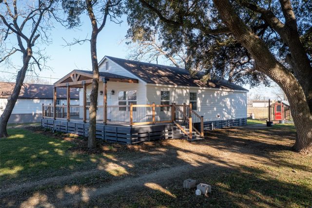 210 W Mulberry Avenue, Wharton, TX 77488