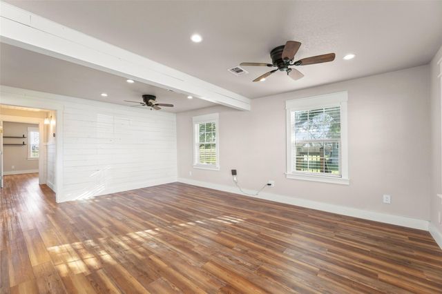 210 W Mulberry Avenue, Wharton, TX 77488