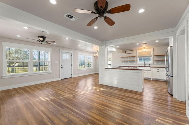 210 W Mulberry Avenue, Wharton, TX 77488