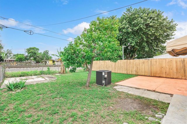 934 E 22nd St 934, Hialeah, FL 33013