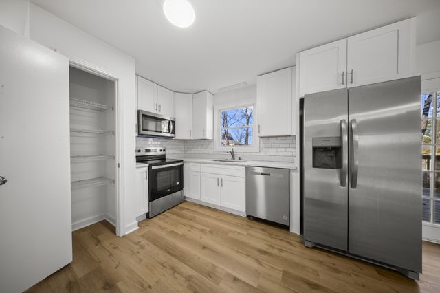 371 Manorstone Ln, Clarksville, TN 37042