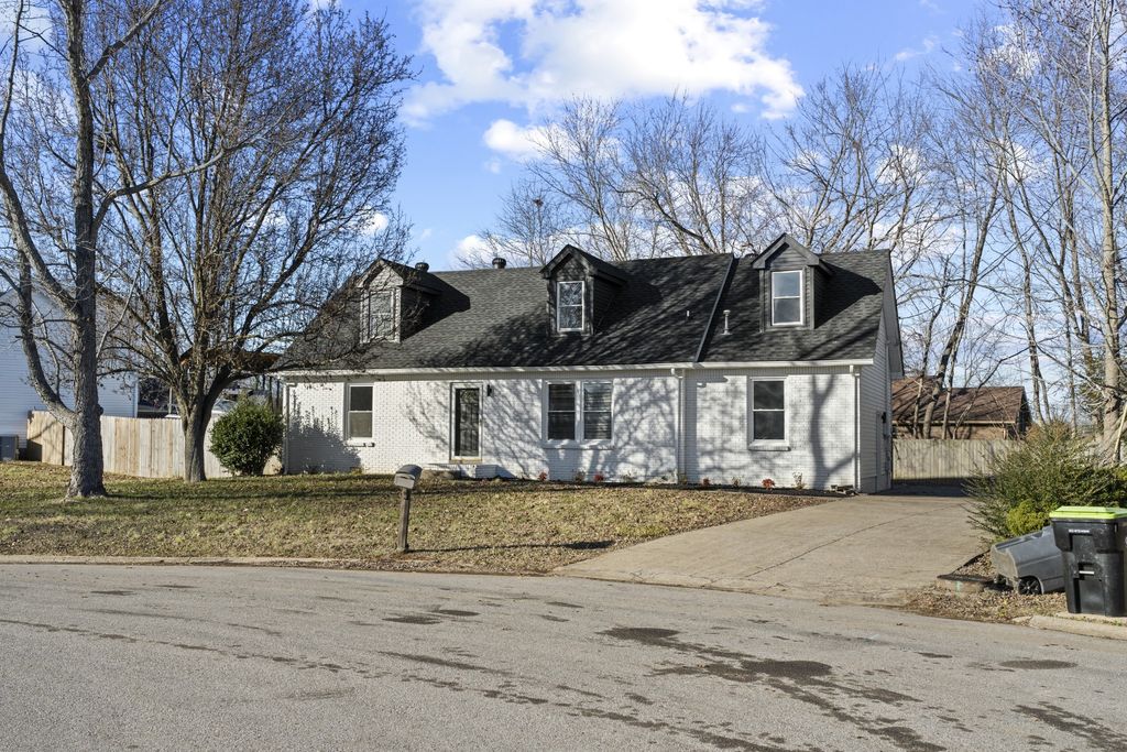 371 Manorstone Ln, Clarksville, TN 37042