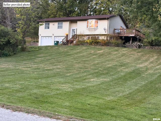 61 W TIMBERLINE Drive, Blue Grass, IA 52726
