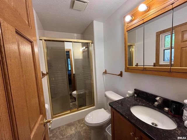 61 W TIMBERLINE Drive, Blue Grass, IA 52726