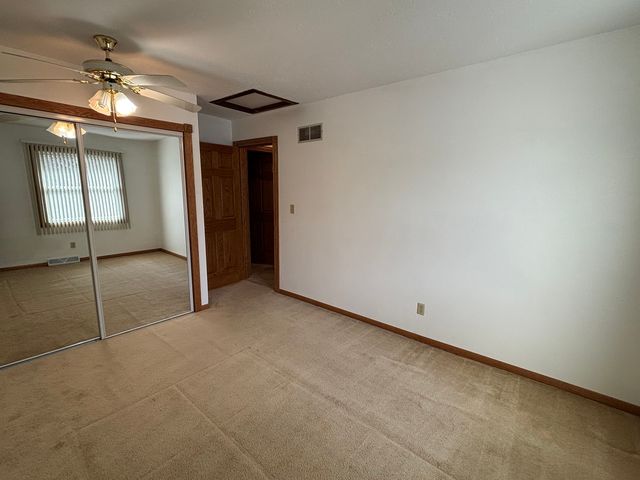 61 W TIMBERLINE Drive, Blue Grass, IA 52726