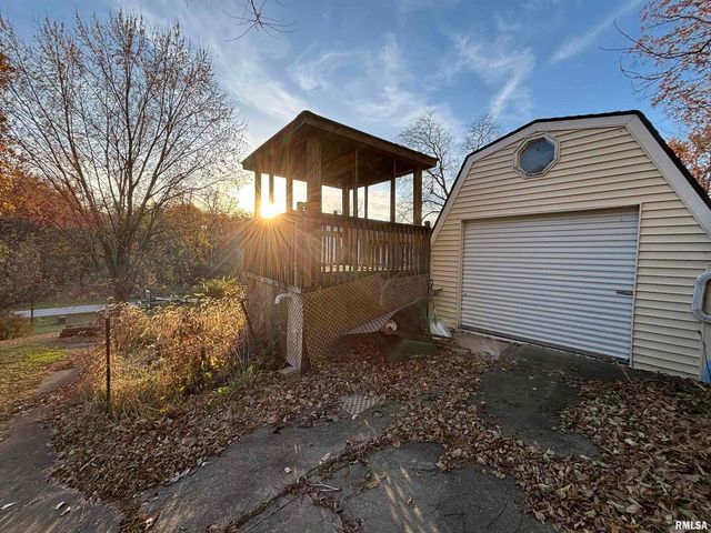 61 W TIMBERLINE Drive, Blue Grass, IA 52726