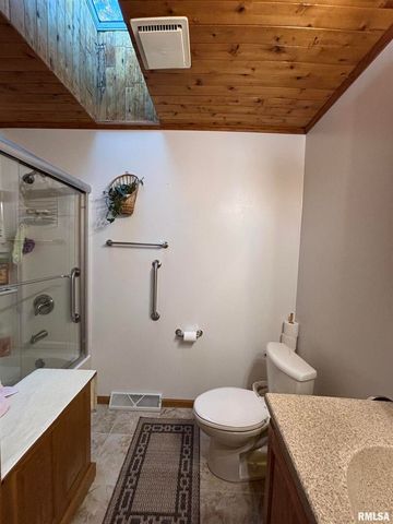 61 W TIMBERLINE Drive, Blue Grass, IA 52726