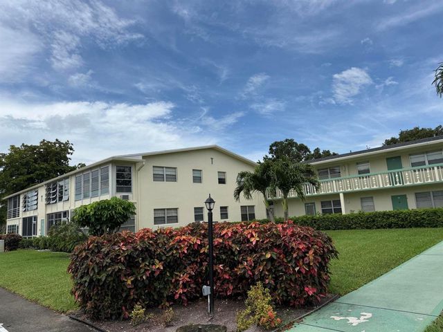 362 Oakridge T, Deerfield Beach, FL 33442