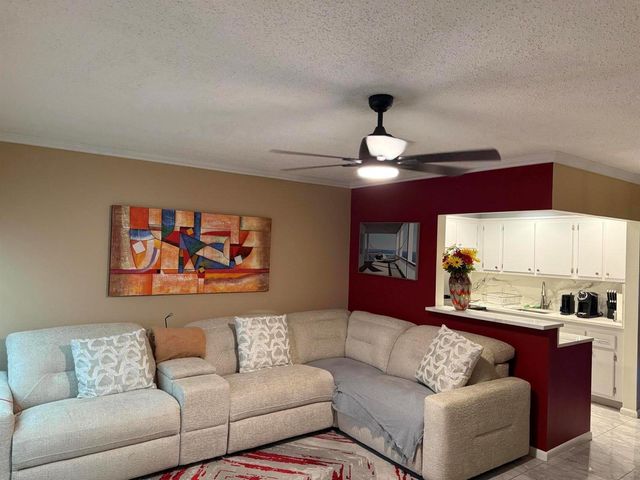 362 Oakridge T, Deerfield Beach, FL 33442