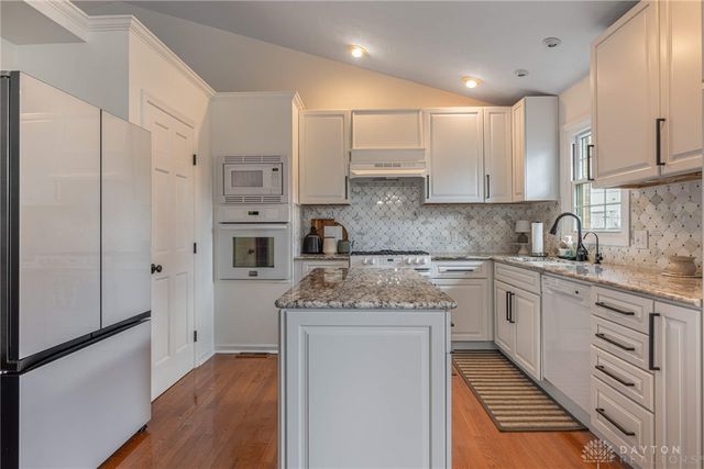 10 Brookfield Court, Springboro, OH 45066