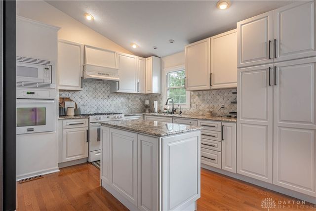 10 Brookfield Court, Springboro, OH 45066