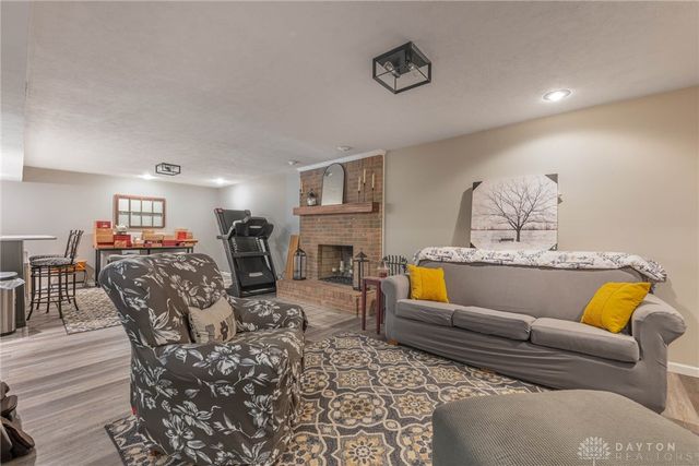 10 Brookfield Court, Springboro, OH 45066