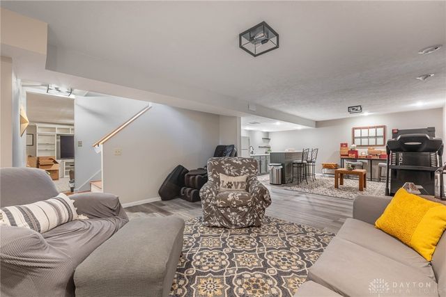 10 Brookfield Court, Springboro, OH 45066