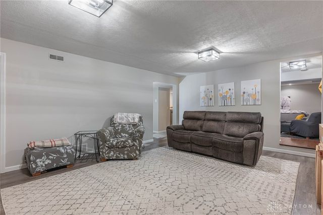 10 Brookfield Court, Springboro, OH 45066