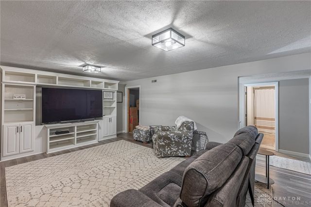 10 Brookfield Court, Springboro, OH 45066