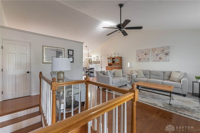 10 Brookfield Court, Springboro, OH 45066