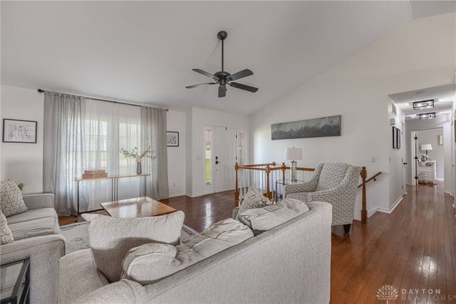 10 Brookfield Court, Springboro, OH 45066