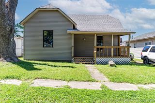 302 E 8th Avenue, Bristow, OK 74010