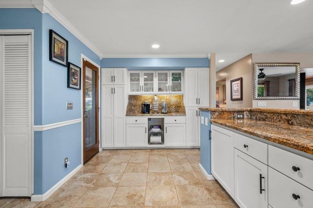 56 S Iwa Pl, Lahaina, HI 96753