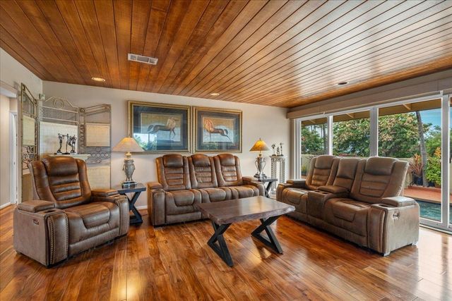 56 S Iwa Pl, Lahaina, HI 96753