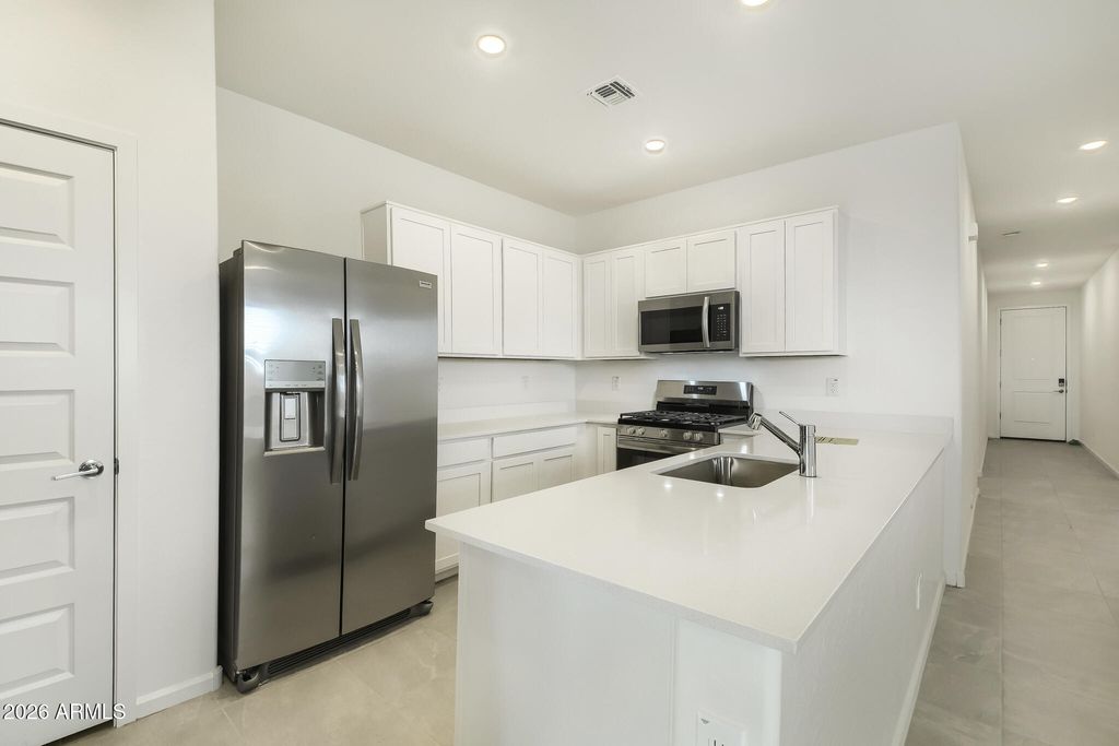 Image 4 of property listing at 32240 N HERMON Road, San Tan Valley, AZ 85143