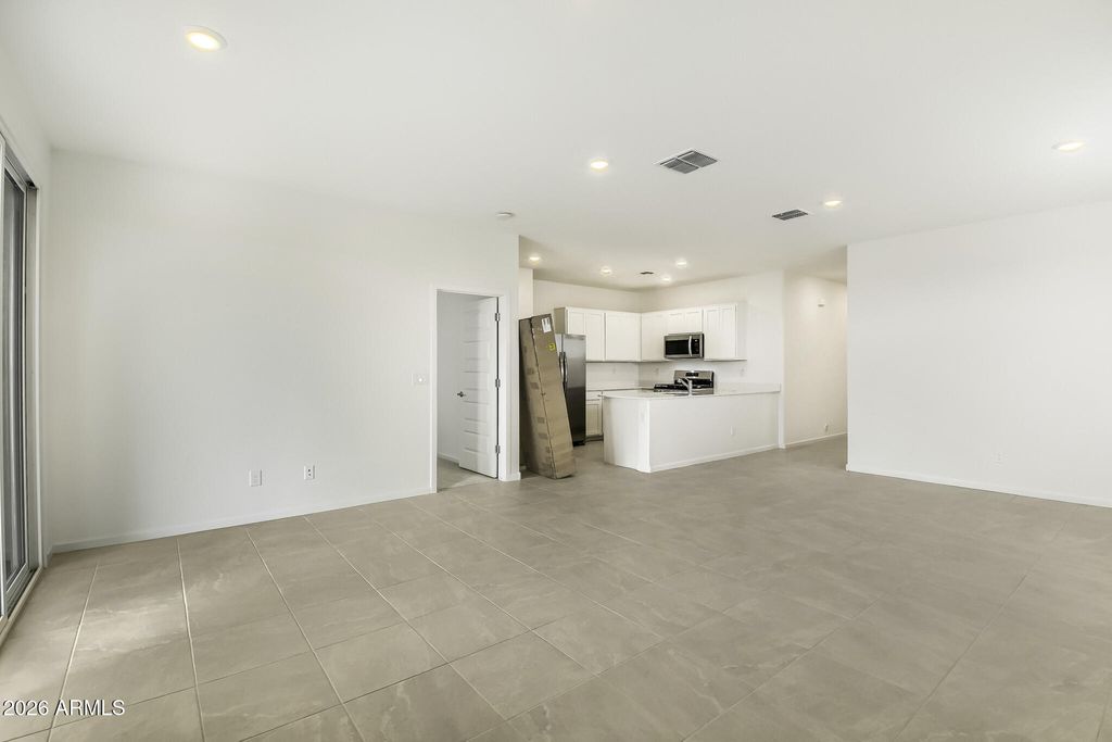 Image 5 of property listing at 32240 N HERMON Road, San Tan Valley, AZ 85143