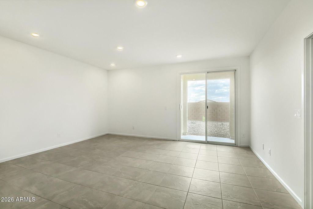 Image 6 of property listing at 32240 N HERMON Road, San Tan Valley, AZ 85143