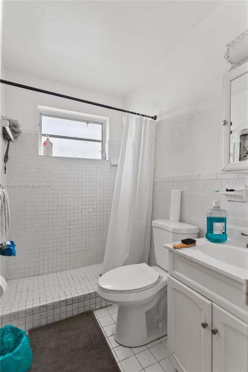 Image 14 of property listing at 53 NW 169th St, North Miami Beach, FL 33169