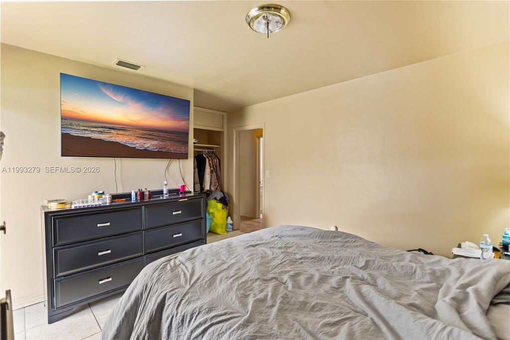 Image 15 of property listing at 53 NW 169th St, North Miami Beach, FL 33169