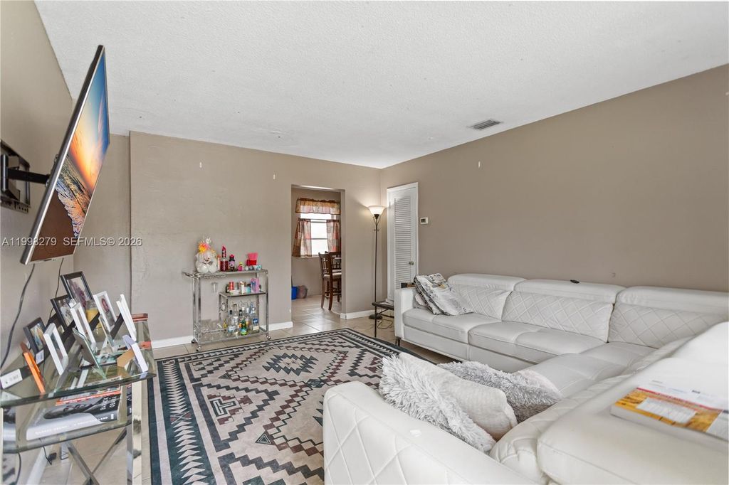 Image 17 of property listing at 53 NW 169th St, North Miami Beach, FL 33169