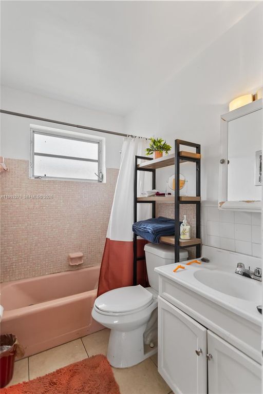 Image 24 of property listing at 53 NW 169th St, North Miami Beach, FL 33169