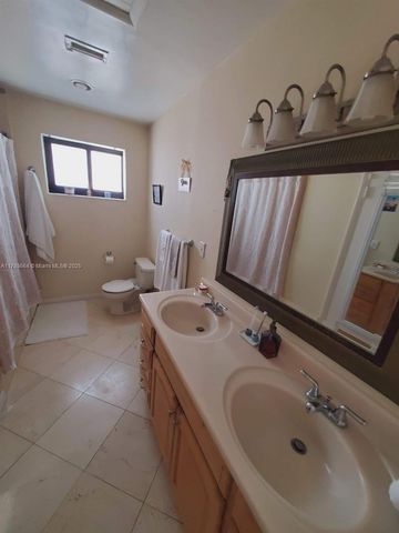 2020 NE 203rd St, Miami, FL 33179