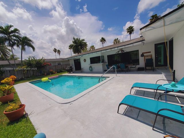 2020 NE 203rd St, Miami, FL 33179