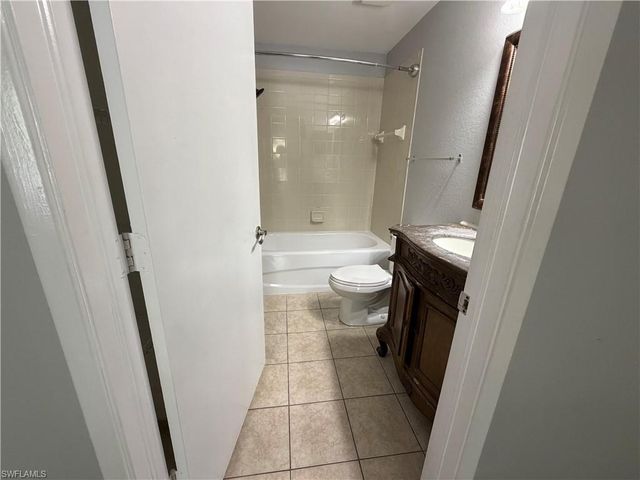 8215 Ibis Club DR # 113, Naples, FL 34104