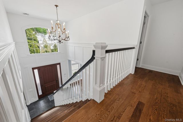 42 Skunks Misery Road, Locust Valley, NY 11560