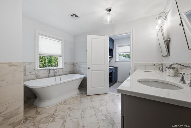 42 Skunks Misery Road, Locust Valley, NY 11560