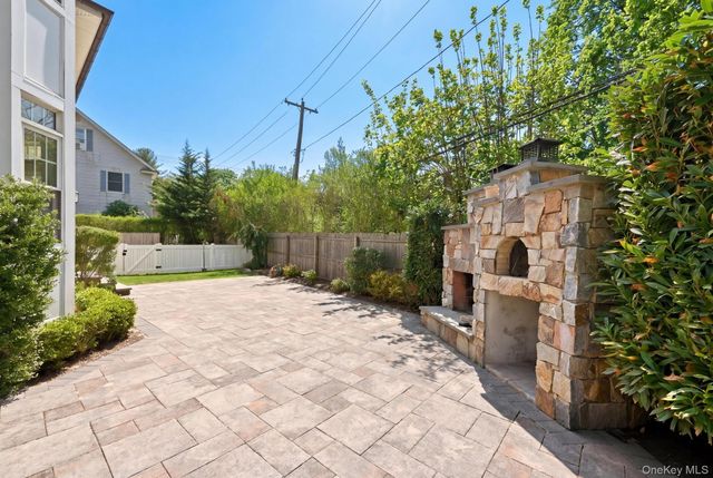 42 Skunks Misery Road, Locust Valley, NY 11560