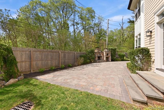 42 Skunks Misery Road, Locust Valley, NY 11560