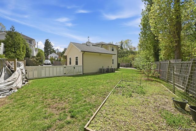 42 Skunks Misery Road, Locust Valley, NY 11560