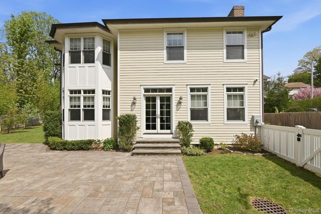 42 Skunks Misery Road, Locust Valley, NY 11560