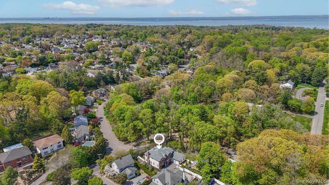 42 Skunks Misery Road, Locust Valley, NY 11560