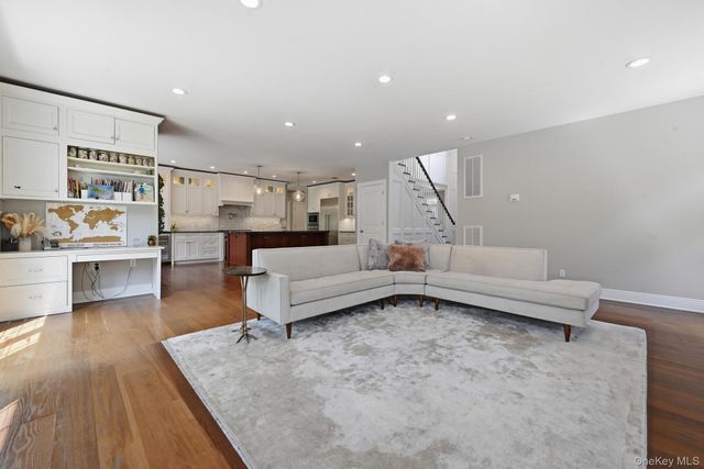 42 Skunks Misery Road, Locust Valley, NY 11560