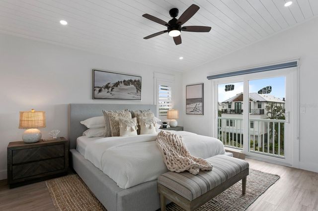 2203 AVENUE B, Bradenton Beach, FL 34217