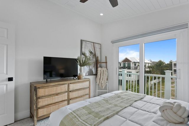2203 AVENUE B, Bradenton Beach, FL 34217