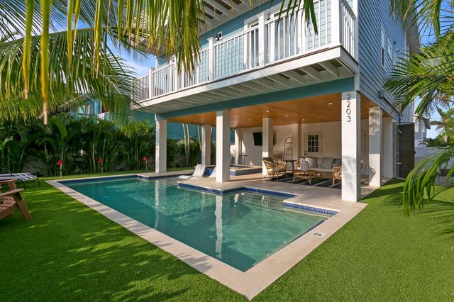 2203 AVENUE B, Bradenton Beach, FL 34217