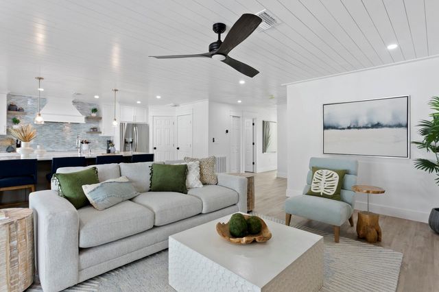 2203 AVENUE B, Bradenton Beach, FL 34217