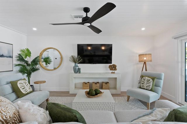 2203 AVENUE B, Bradenton Beach, FL 34217