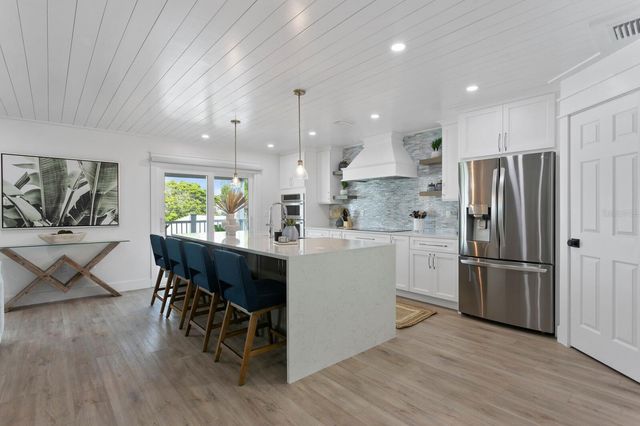 2203 AVENUE B, Bradenton Beach, FL 34217