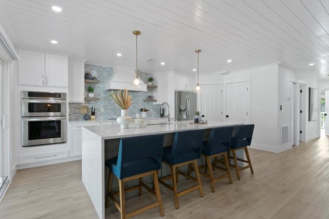 2203 AVENUE B, Bradenton Beach, FL 34217