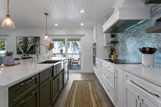 2203 AVENUE B, Bradenton Beach, FL 34217